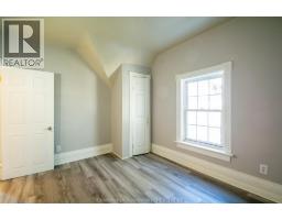 31 Adelaide STREET North - 33