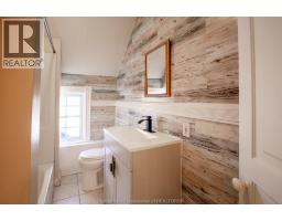 31 Adelaide STREET North - 34