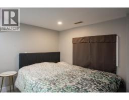 31 Adelaide STREET North - 9