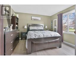 39 SAUGEEN AVENUE - 6