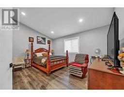 35 Clara CRESCENT - 16