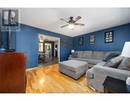 734 Selkirk STREET - 4