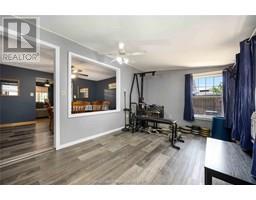 734 Selkirk STREET - 9