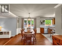 8 Pamela CRESCENT - 11