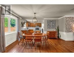 8 Pamela CRESCENT - 12
