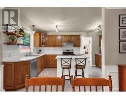 8 Pamela CRESCENT - 13