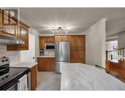 8 Pamela CRESCENT - 16
