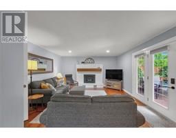 8 Pamela CRESCENT - 23