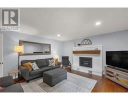 8 Pamela CRESCENT - 24