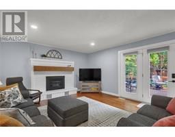 8 Pamela CRESCENT - 25