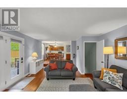 8 Pamela CRESCENT - 27