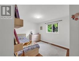 8 Pamela CRESCENT - 35