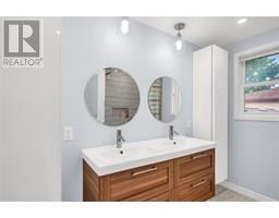 8 Pamela CRESCENT - 39