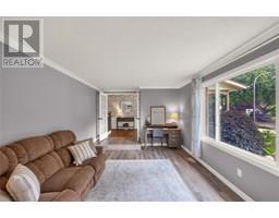 8 Pamela CRESCENT - 9