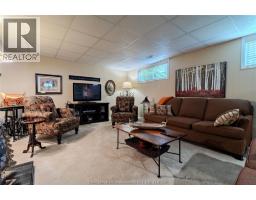 9 CHIPPEWA DRIVE - 32