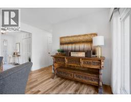 22 LONDON DRIVE - 14