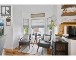 22 LONDON DRIVE - 17