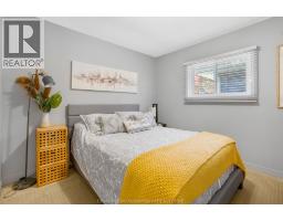 22 LONDON DRIVE - 22