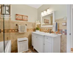 22 LONDON DRIVE - 27