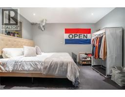 22 LONDON DRIVE - 37