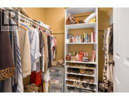 22 LONDON DRIVE - 40