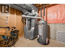 22 LONDON DRIVE - 43