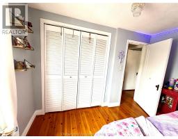 53 PHYLLIS AVENUE - 17