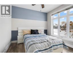 300 DAVIES STREET East - 26