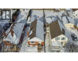 33 WILSON AVENUE - 35