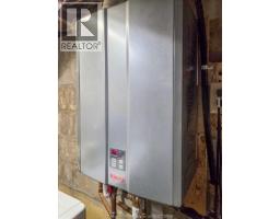 426 Victoria AVENUE - 42