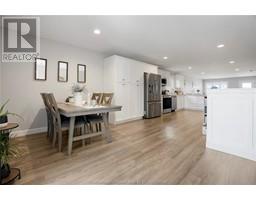 133 MOONSTONE CRESCENT - 12