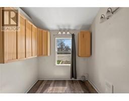 3 Montgomery CRESCENT - 13