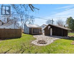 3 Montgomery CRESCENT - 32