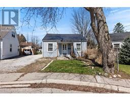 3 Montgomery CRESCENT - 4