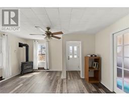 3 Montgomery CRESCENT - 7