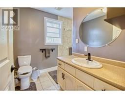 241 Chatham STREET North - 18