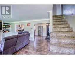 241 Chatham STREET North - 4