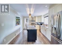 241 Chatham STREET North - 9