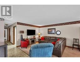 83 Bristol DRIVE - 22
