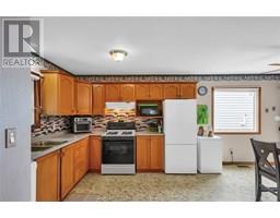 83 Bristol DRIVE - 26