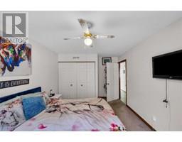83 Bristol DRIVE - 33