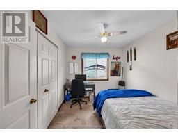 83 Bristol DRIVE - 34