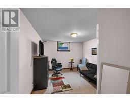 83 Bristol DRIVE - 42