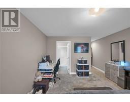 203 MOONSTONE CRESCENT - 20