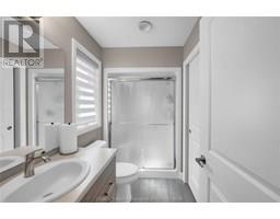 203 MOONSTONE CRESCENT - 22