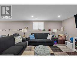 203 MOONSTONE CRESCENT - 32