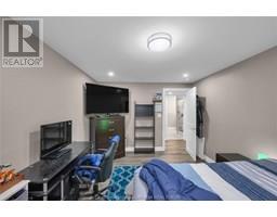 203 MOONSTONE CRESCENT - 40