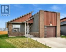 62 MOONSTONE CRESCENT - 1