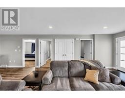 62 MOONSTONE CRESCENT - 5