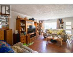 273 GRAND AVENUE East - 7